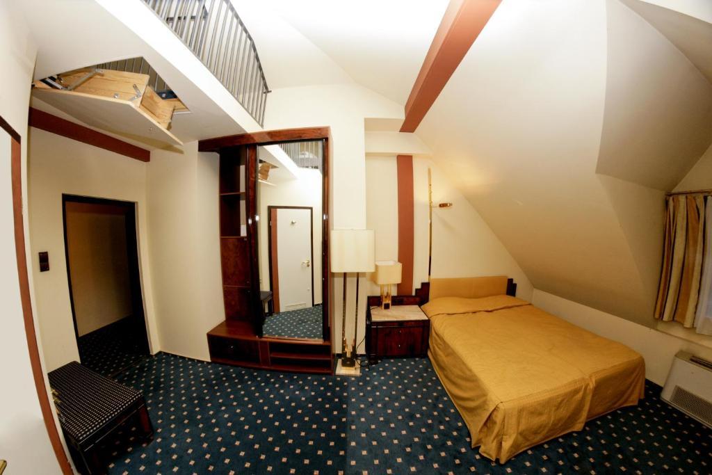 Hotel Podzamcze Tarnow Luaran gambar