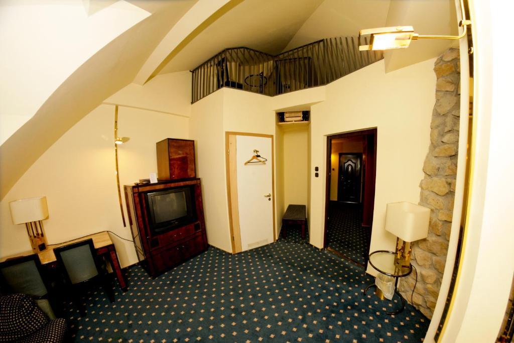 Hotel Podzamcze Tarnow Luaran gambar