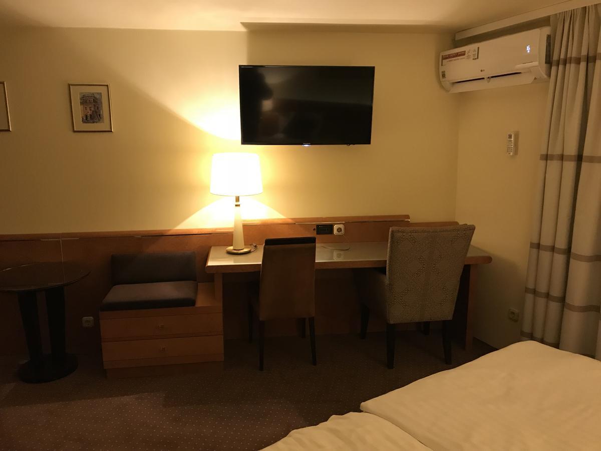 Hotel Podzamcze Tarnow Luaran gambar