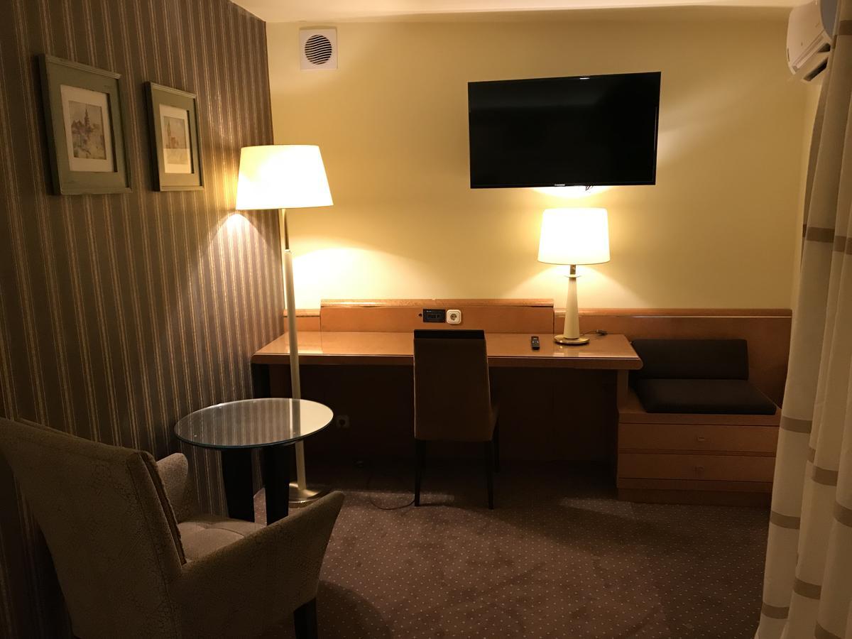 Hotel Podzamcze Tarnow Luaran gambar